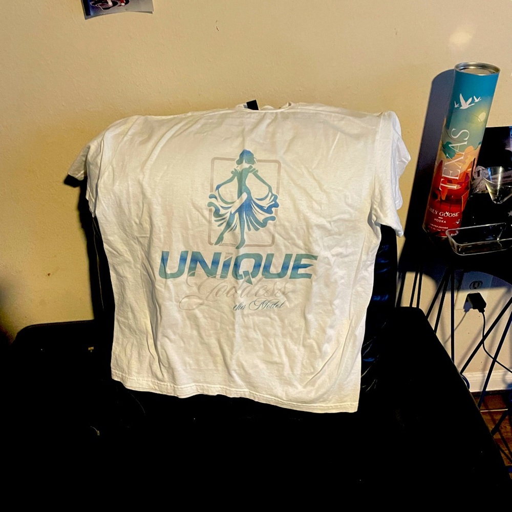 Nique White Short Sleeve Tee with Logo